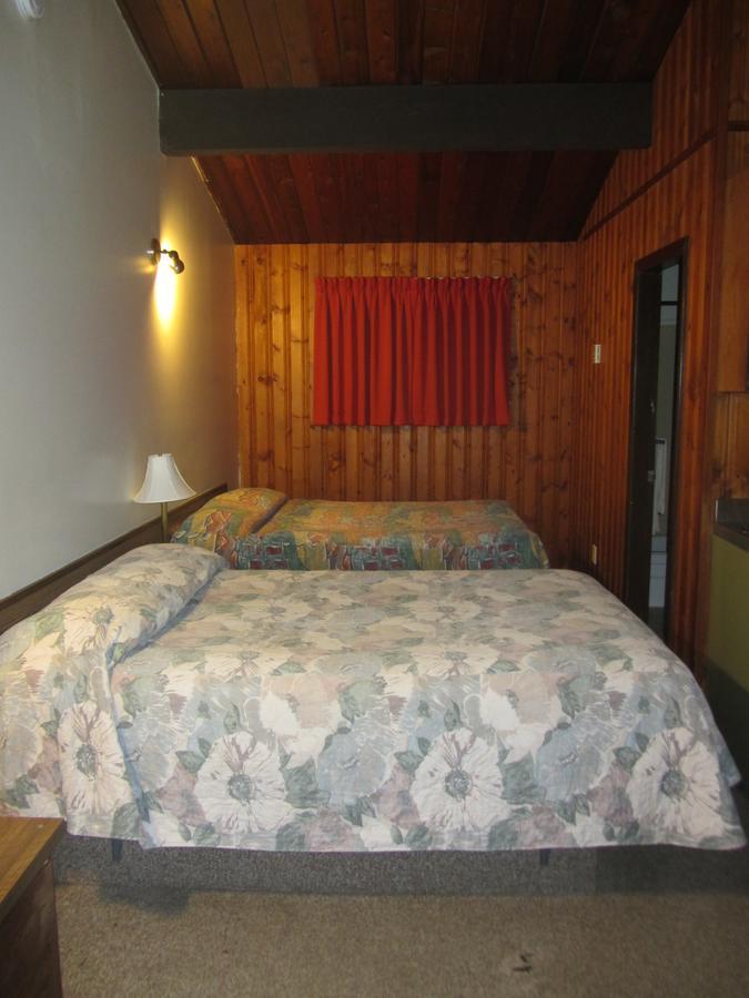 Pembina River Inn Entwistle 외부 사진