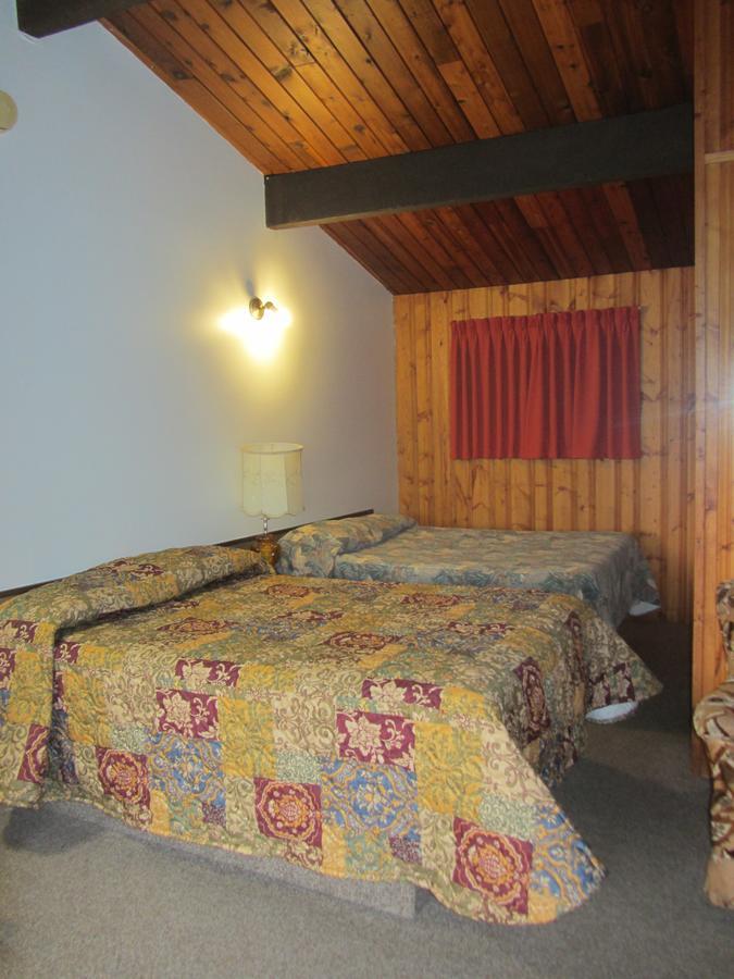 Pembina River Inn Entwistle 외부 사진
