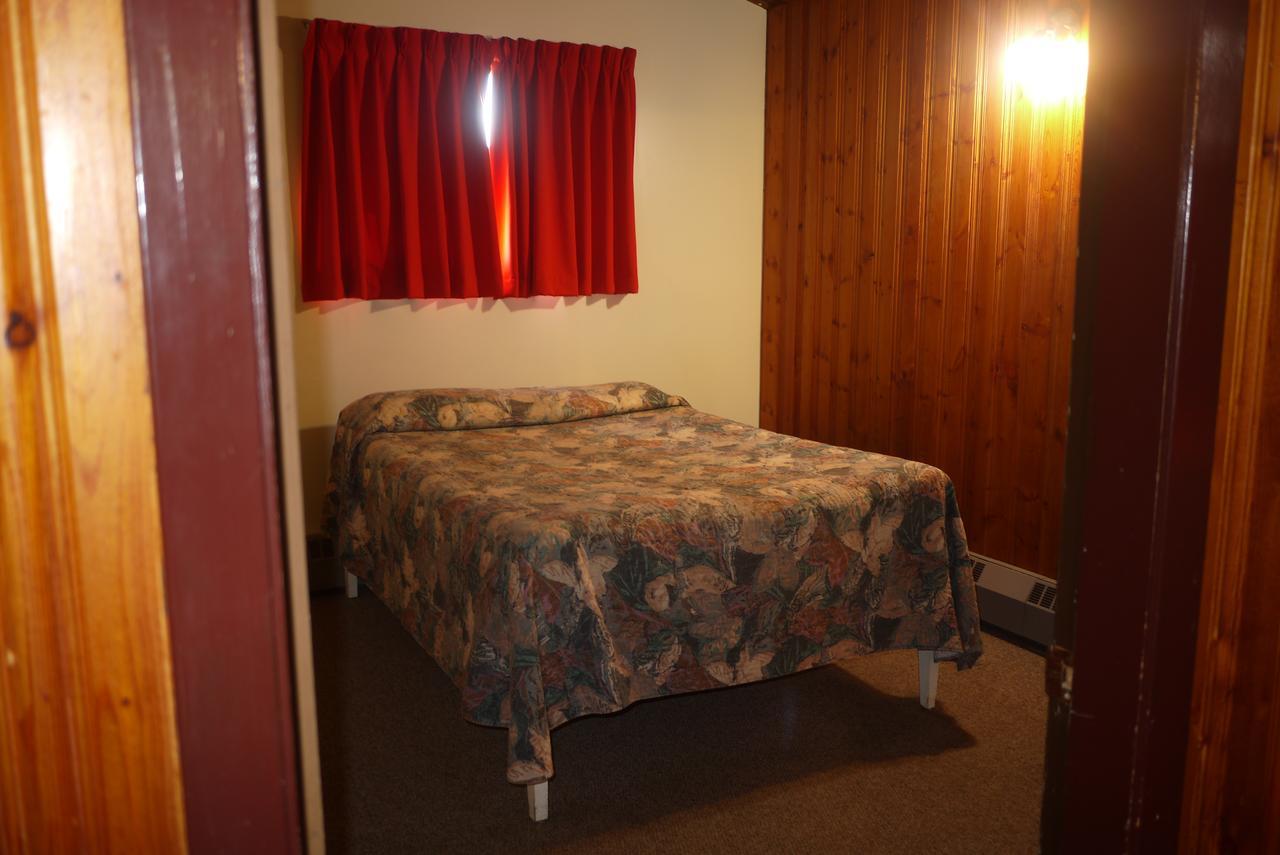 Pembina River Inn Entwistle 외부 사진